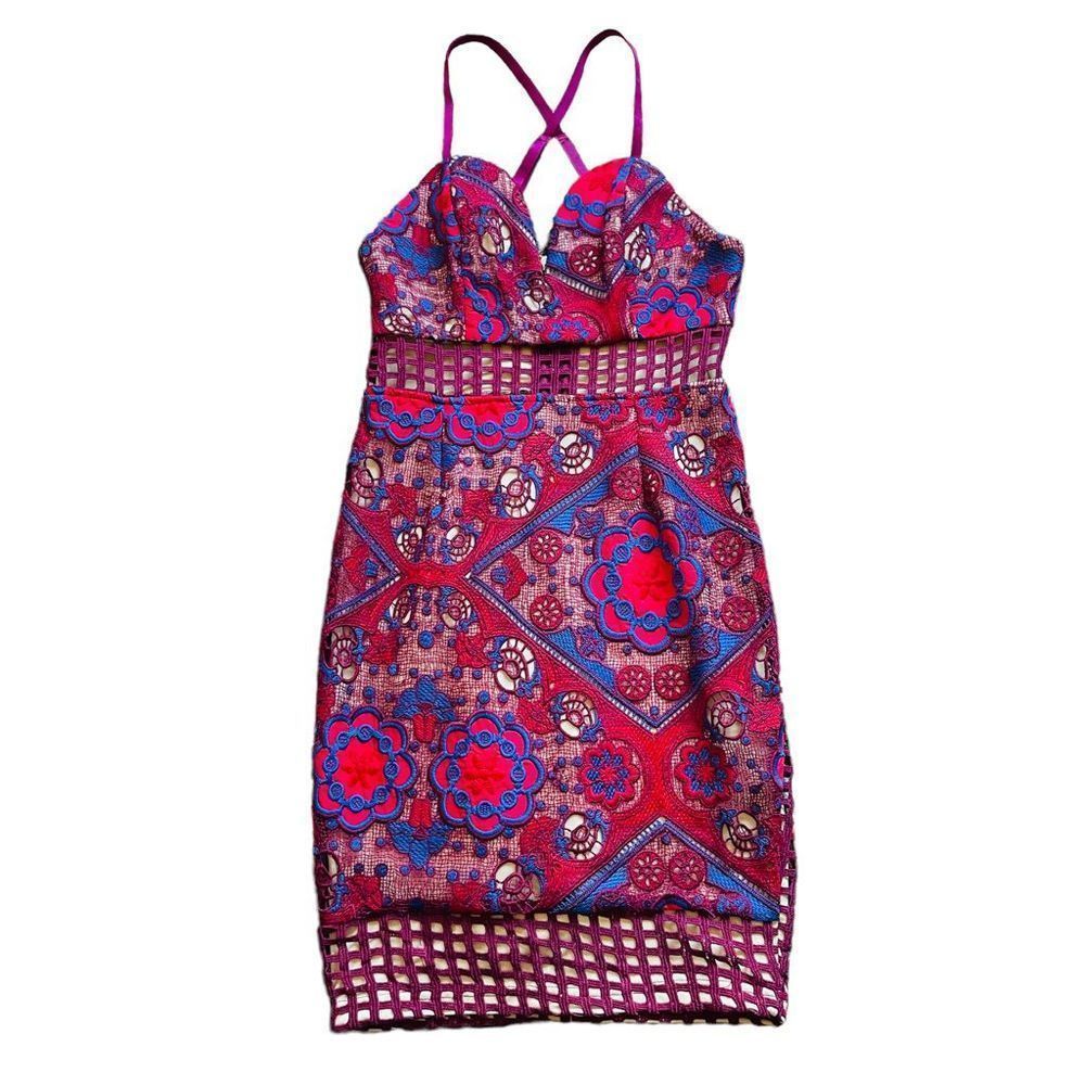 AKIRASHOP FLORAL/ GEOMETRIC PENSIL DRESS SIZE SMALL